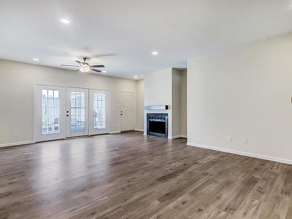 3rd image of 286 Wilcrest Dr