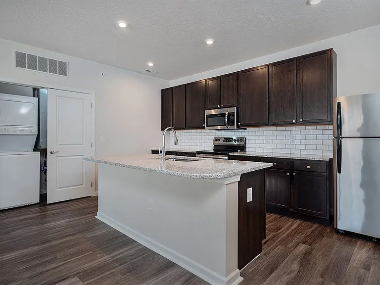 Bentley Apartments — Photo 6