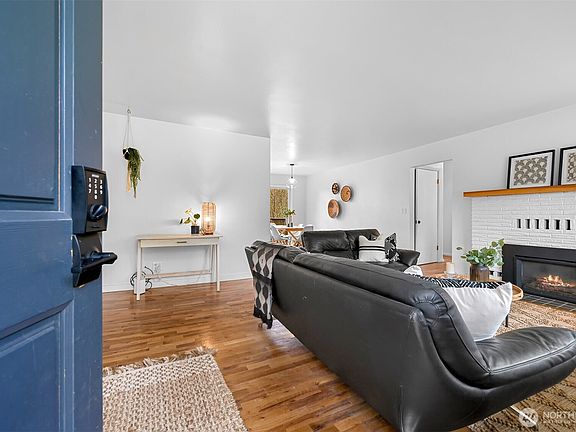 3rd image of 2219 Old Lakeway Drive