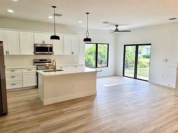 3rd image of 138 Ingram Blvd