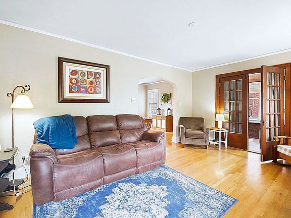 3rd image of 4011 Oak Ave