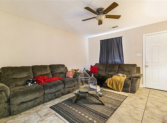 4th image of 2404 Artillery Dr