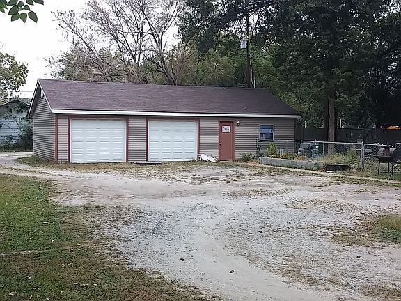 3rd image of 1025 E 11th St