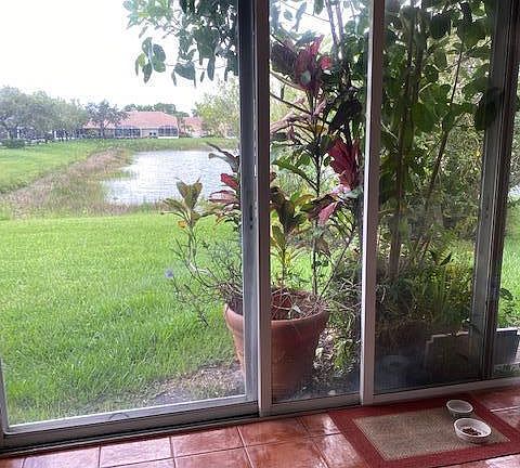 4th image of 8517 Logia Cir