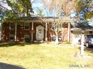 4801 Fantasy Ln, Alton, IL 62002