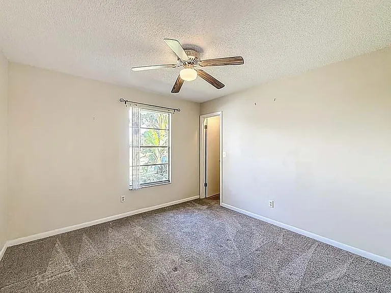 274 NE Glentry Ave — Photo 18