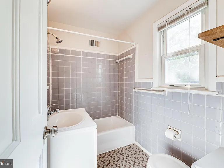 2414 Key Blvd — Photo 11