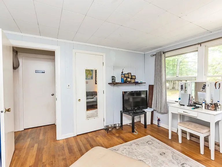 16 Clark Ave — Photo 36