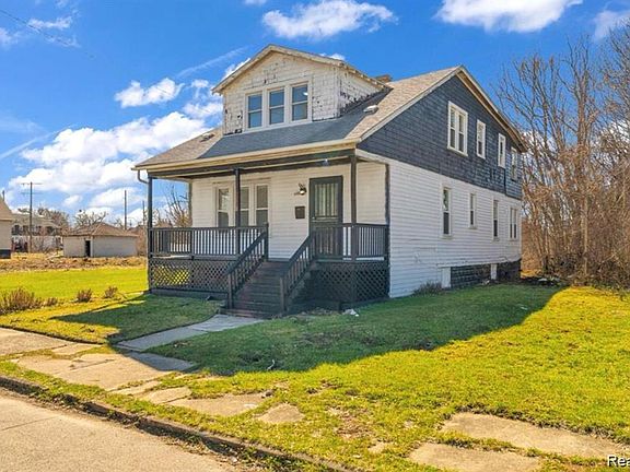 3rd image of 5573 Montclair St