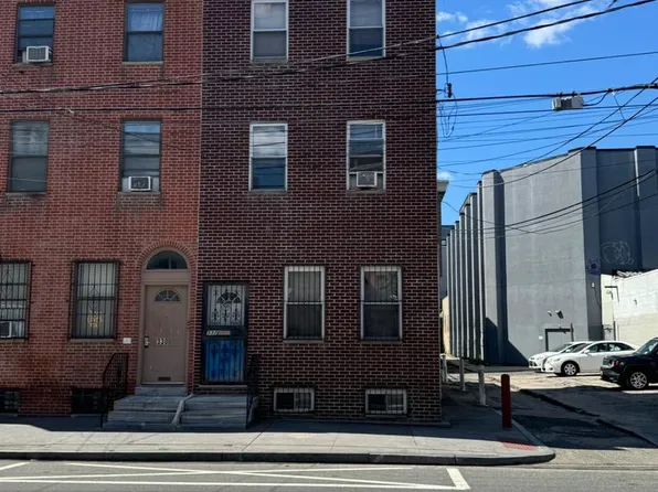 332 N 10th St, Philadelphia, PA 19107