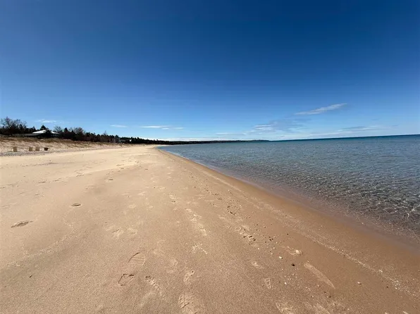 8439 Sturgeon Bay Dr Lot 61, Harbor Springs, MI 49740