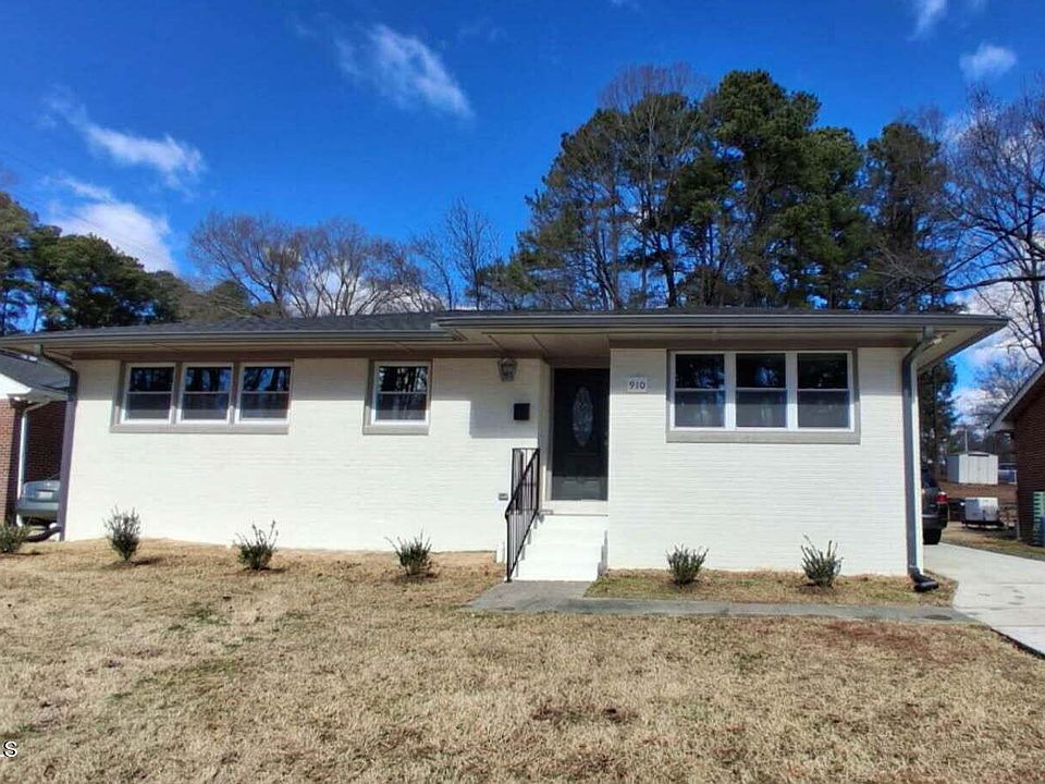 1st image of 910 Ruby St