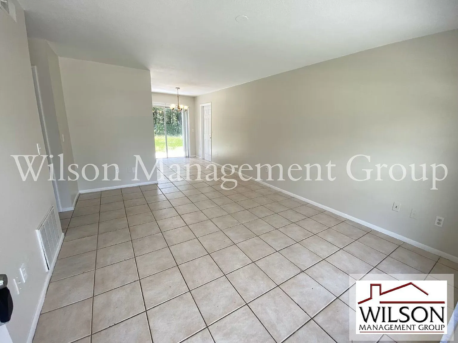 3 bed, 1.5 bath, 918 sqft, $1,800 — Photo 3