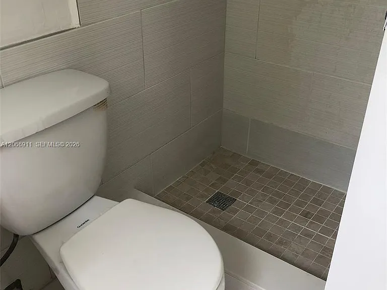 220 SW 9th Ave #201 — Photo 8