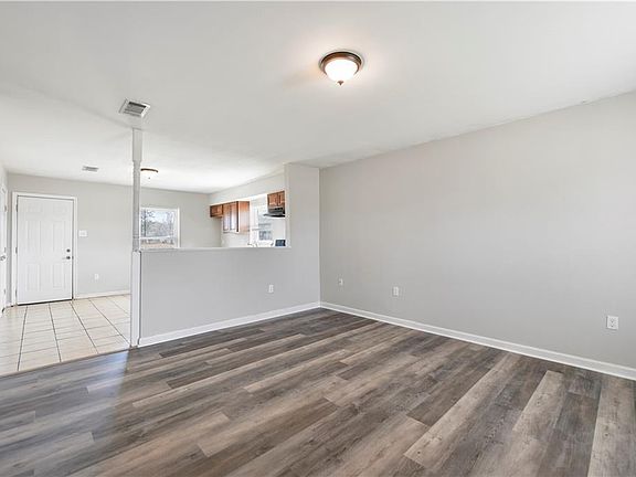 3rd image of 1913 Joseph Dr