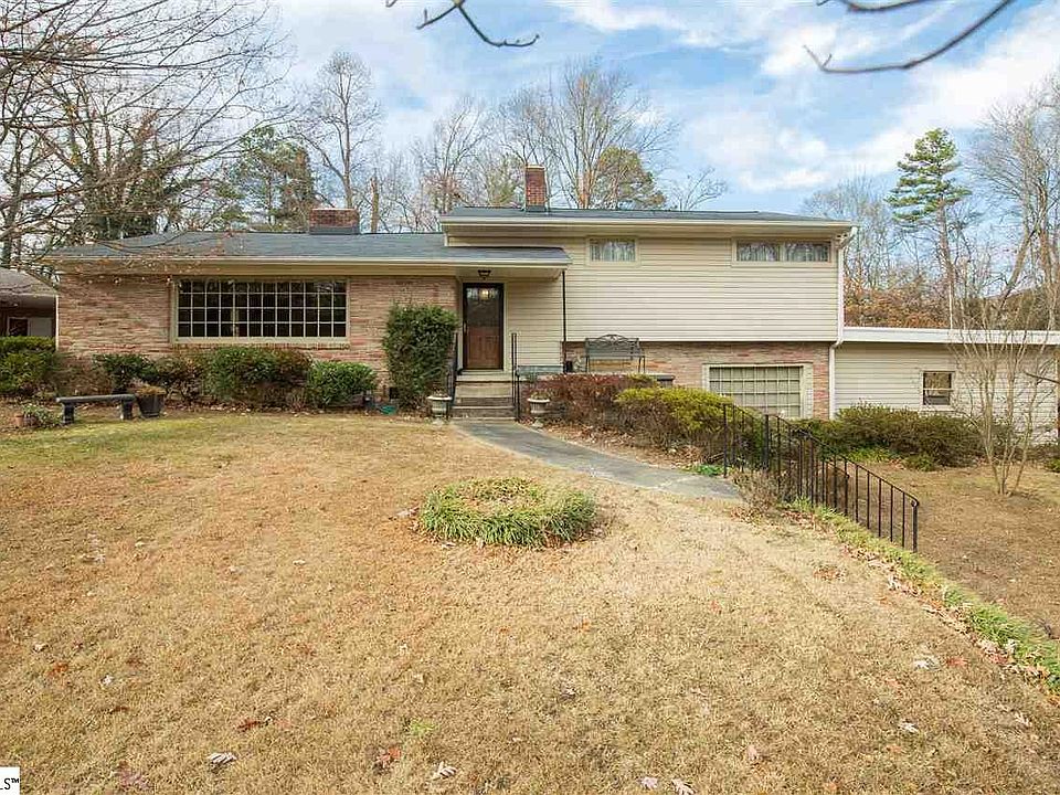 1st image of 210 Yorkshire Dr