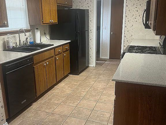 5th image of 23 W Stadium Rd S