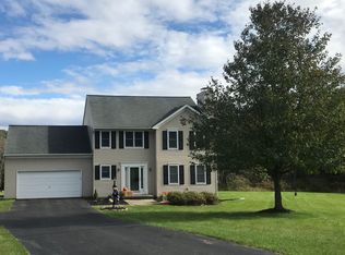 7 Morning Circle Rd, Averill Park, NY 12018