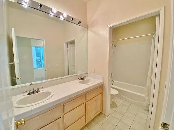 2432 De La Vina St #A — Photo 10