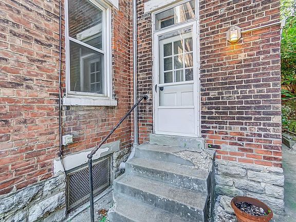 5th image of 2364 Victor St #1