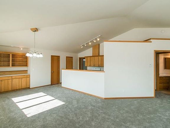 3rd image of 275 Radcliffe Dr