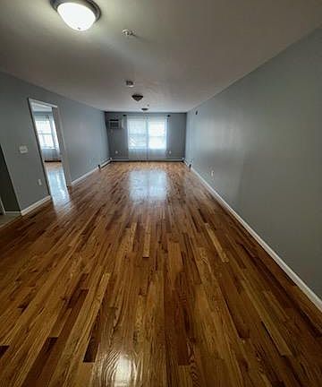 2nd image of 17 E Ivy Ln APT 2
