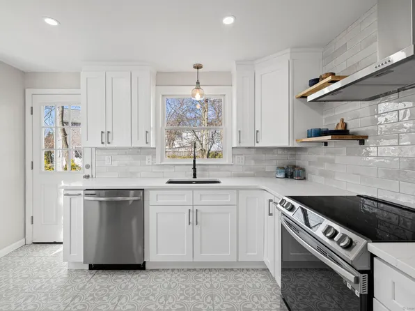 8 Teakettle Place, Norwalk, CT 06850