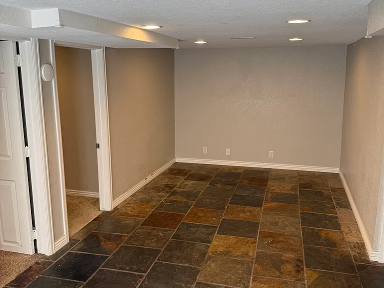 2301 S Franklin St — Photo 10