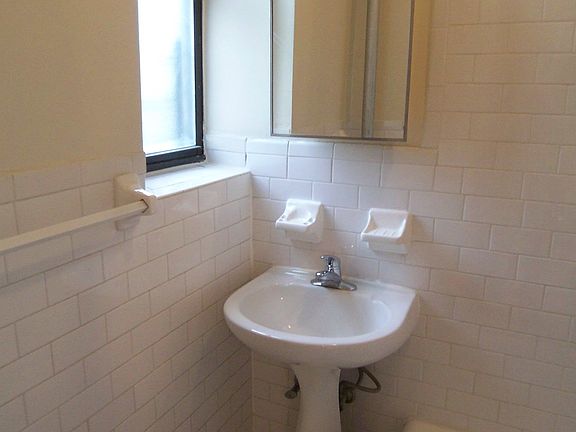 4th image of 141 W 139th St APT C43