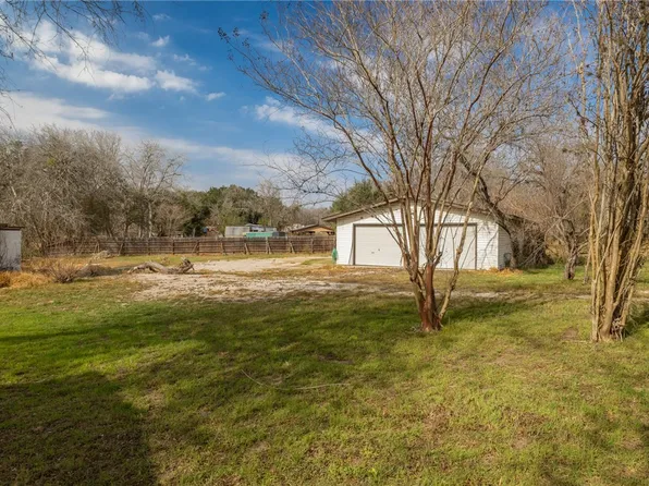 102 Shadywood Ln, Sandia, TX 78383