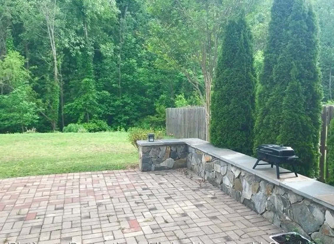 Building Photo - 8740 Chalkstone Rd