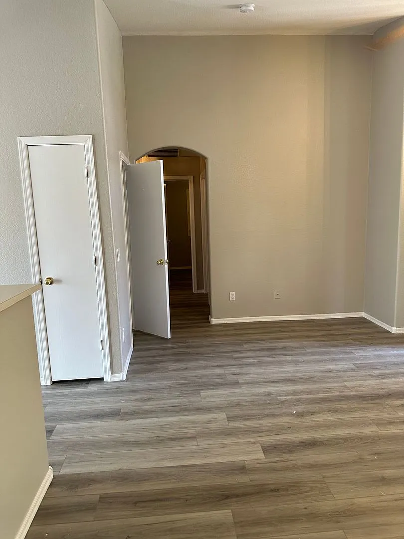 3 bed, 2.0 bath, 1127 sqft, $1,850 — Photo 4