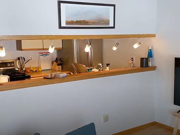 4th image of 301 S Taft Ct #301