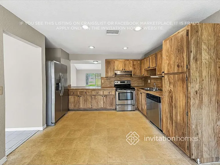381 Wildwood Ln E — Photo 8