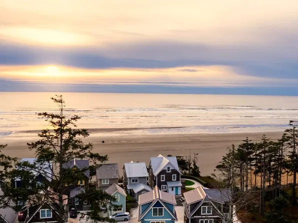 72 Pacifica Lane, Pacific Beach, WA 98571