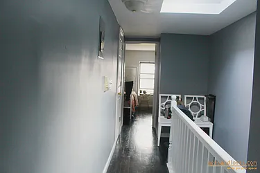 Rented by aptsandlofts.com