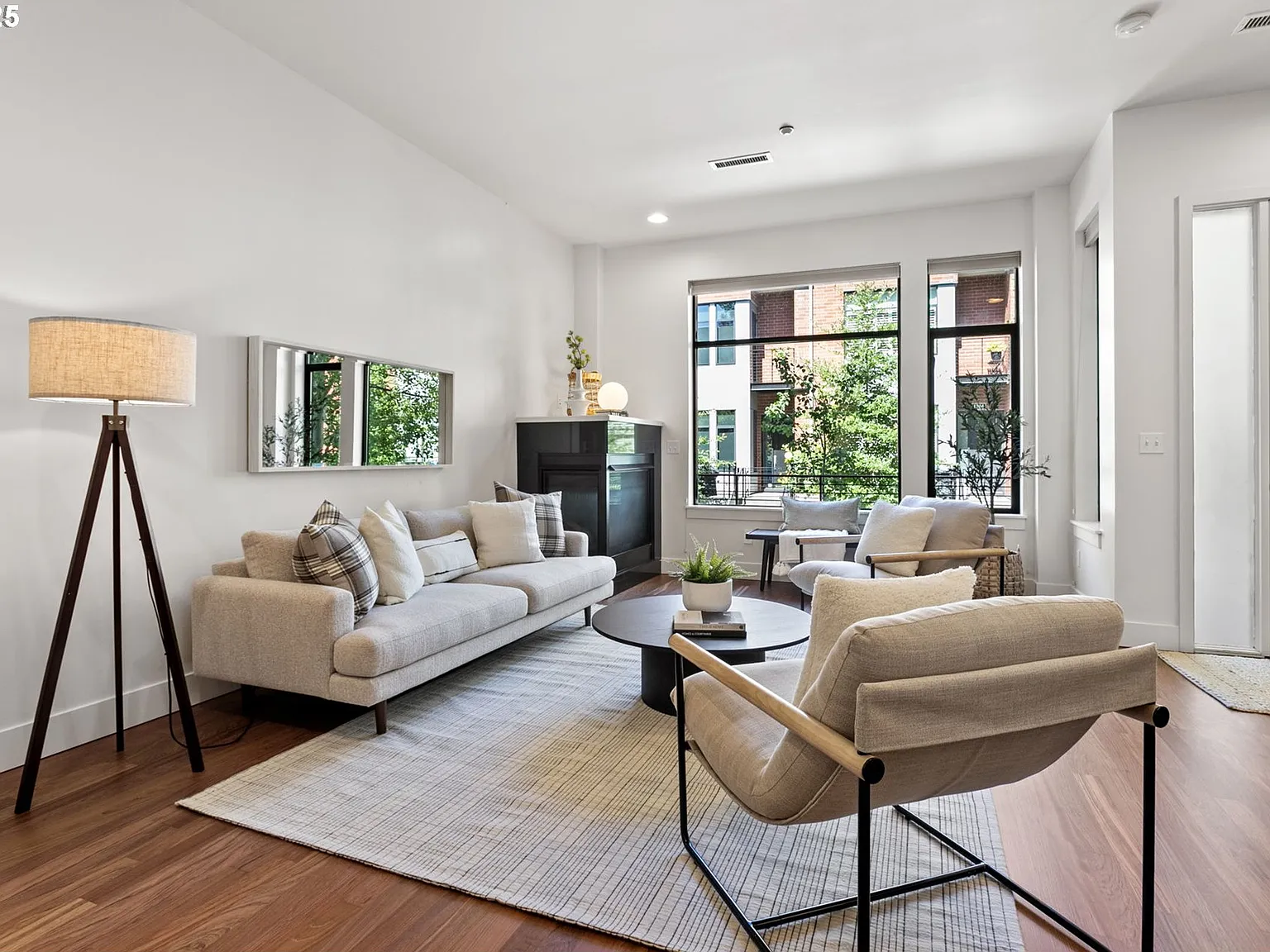 3 bed, 3.5 bath, 1876 sqft, $4,000 — Photo 2