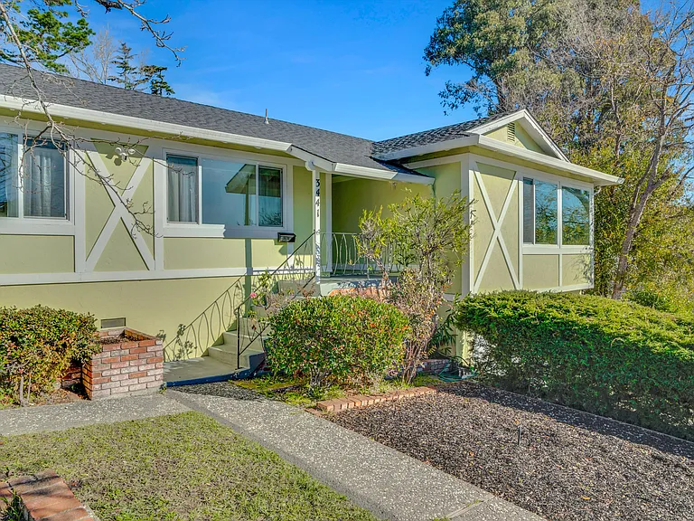 Stewarton Dr — Photo 9