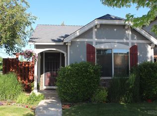 323 NW 27th St, Redmond, OR 97756