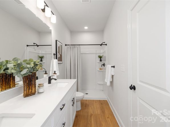 charlotte-north-carolina-452269501 picture