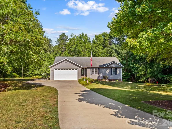 104 Parkers Grove Ln, Statesville, NC 28677