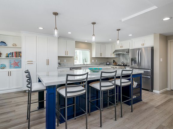 Large, well-appointed kitchen