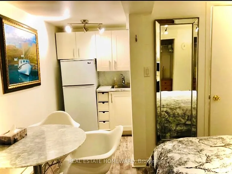 426 Markham St #1 — Photo 1
