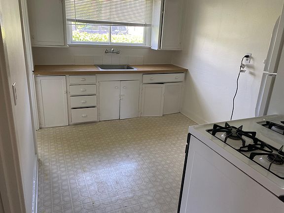 4th image of 23 W Mission St APT A