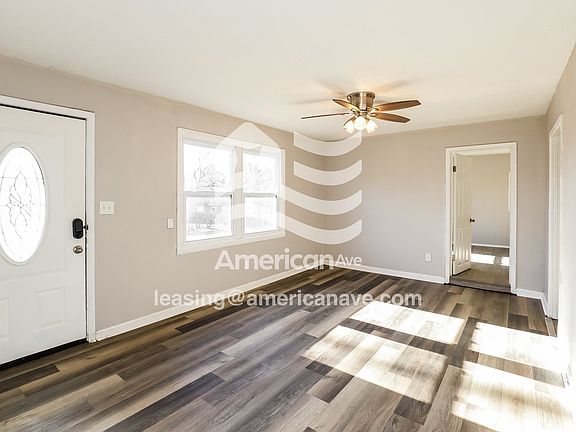 214120_002_living_room_2.jpg