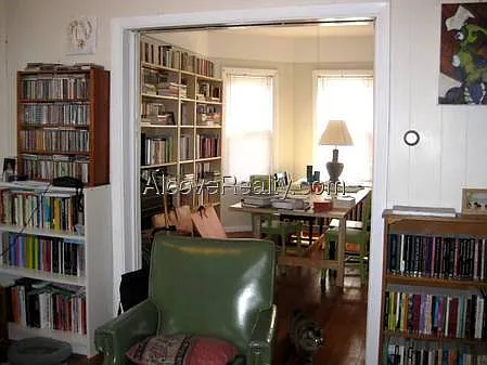 3 bed, 1.0 bath, $4,400 — Photo 2