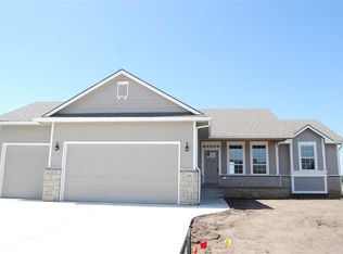 324 Springlake Ct, Newton, KS 67114