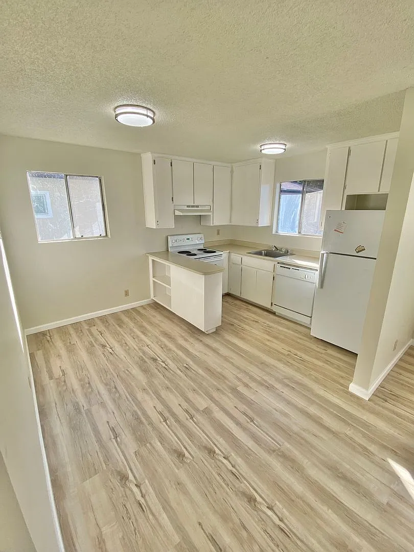 739 West 1st Ave — Photo 1