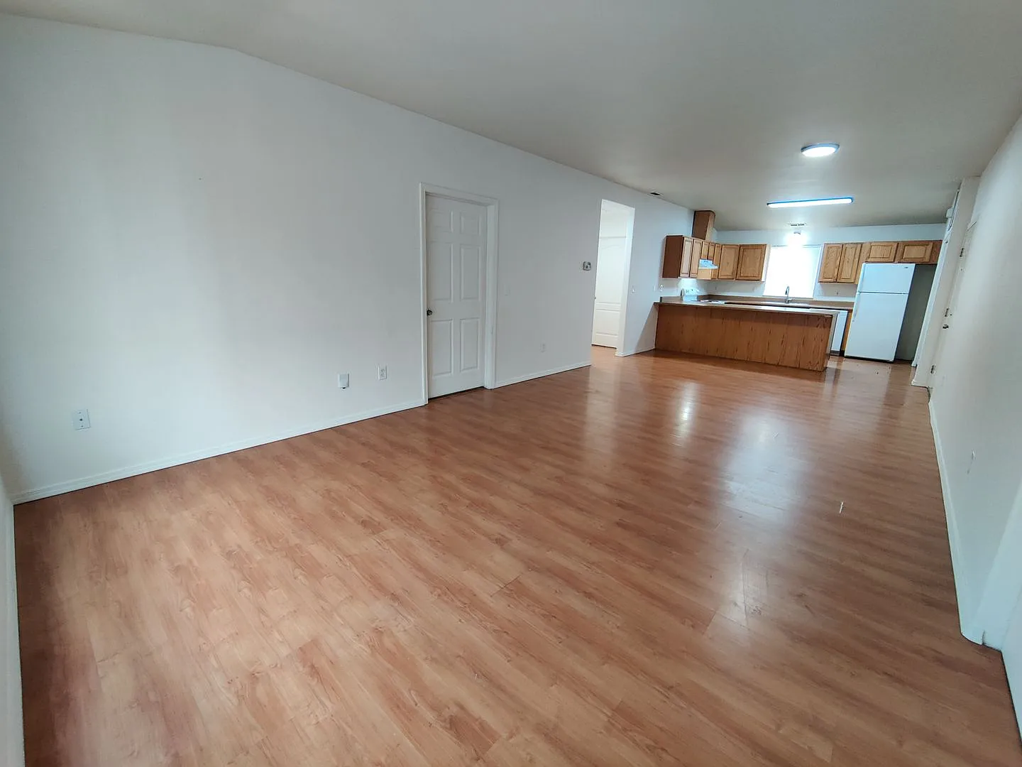 100 E Miller Ave — Photo 3