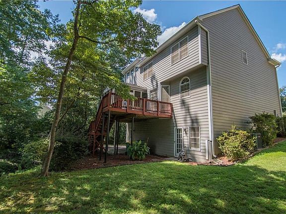 3rd image of 2452 Devon Oaks Ct NE